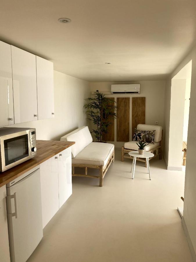 Les 3 Vue Piscine Guest house Marseille