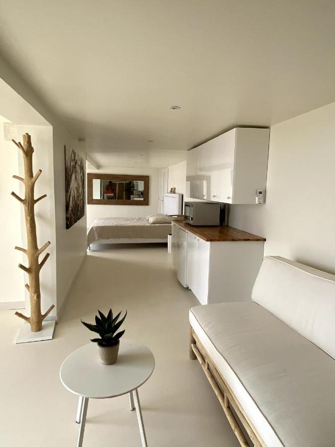 Les 3 Vue Piscine Guest house *