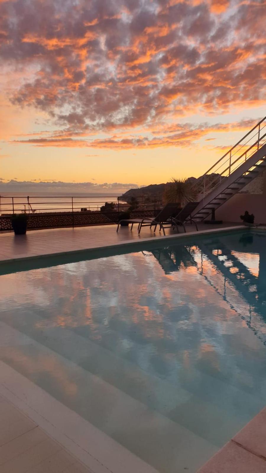 Les 3 Vue Piscine Guest house *